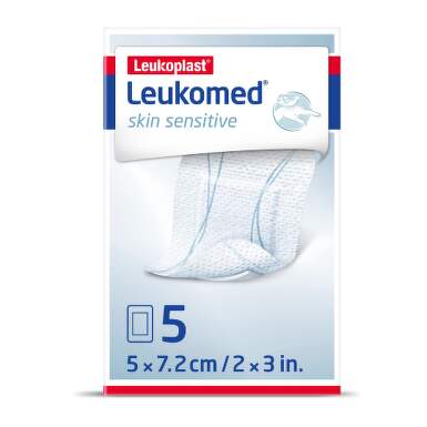 LEUKOPLAST Leukomed skin sensitive textilné krytie s vankúšikom náplasť sterilná 5 x 7,2 cm 5 ks